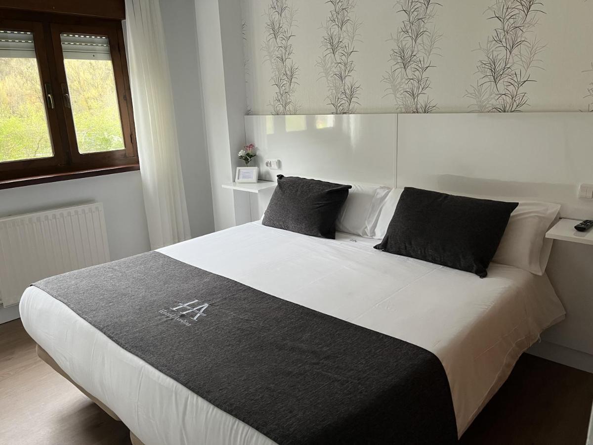 Hotel Avelina Onís Kültér fotó