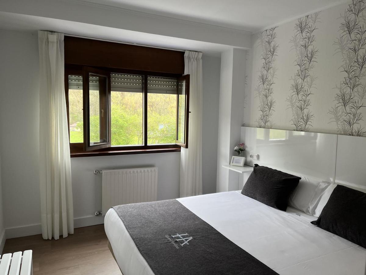 Hotel Avelina Onís Kültér fotó