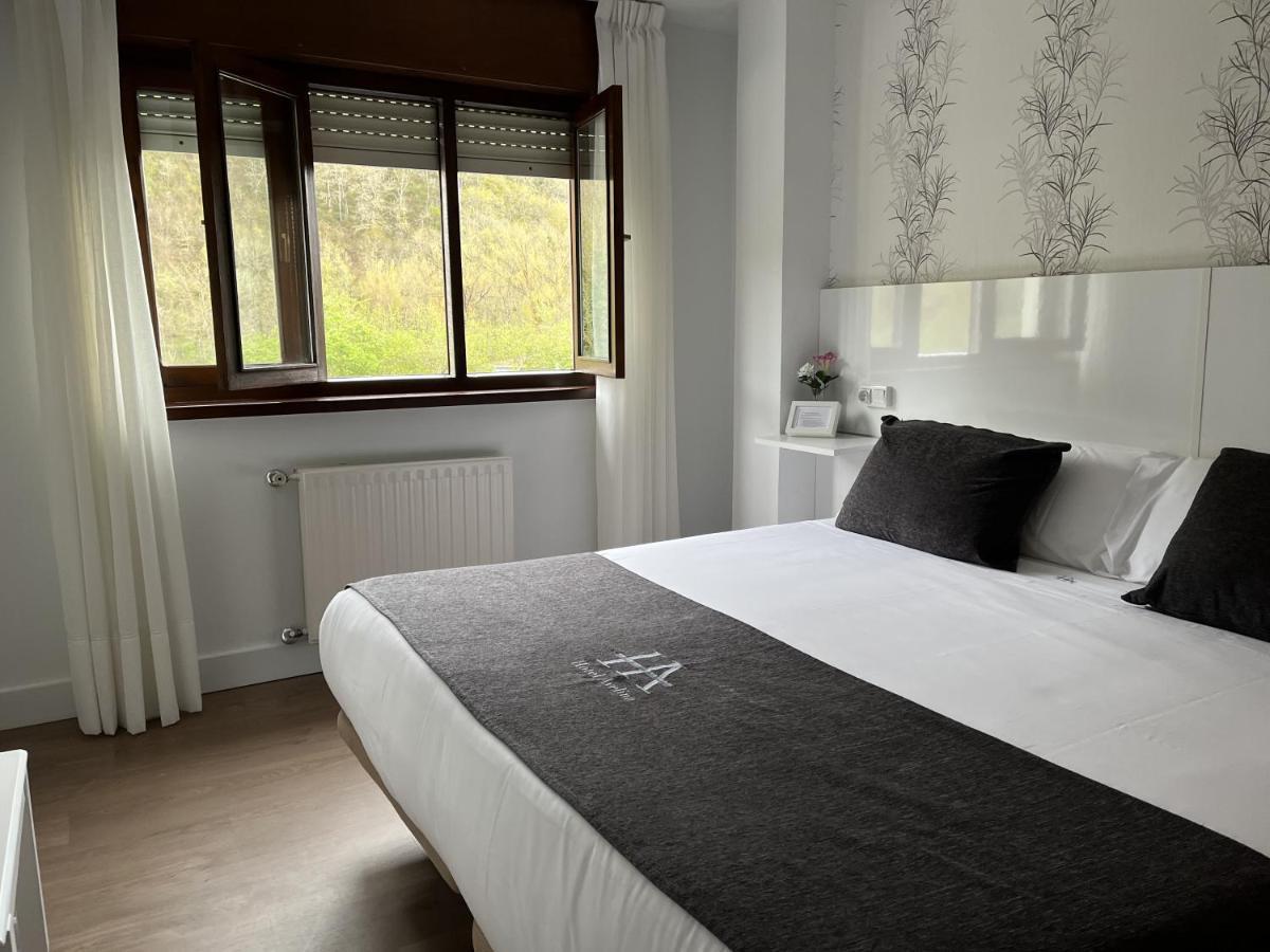Hotel Avelina Onís Kültér fotó
