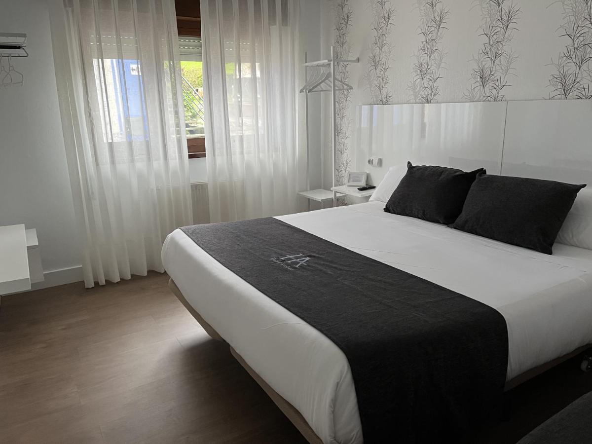 Hotel Avelina Onís Kültér fotó