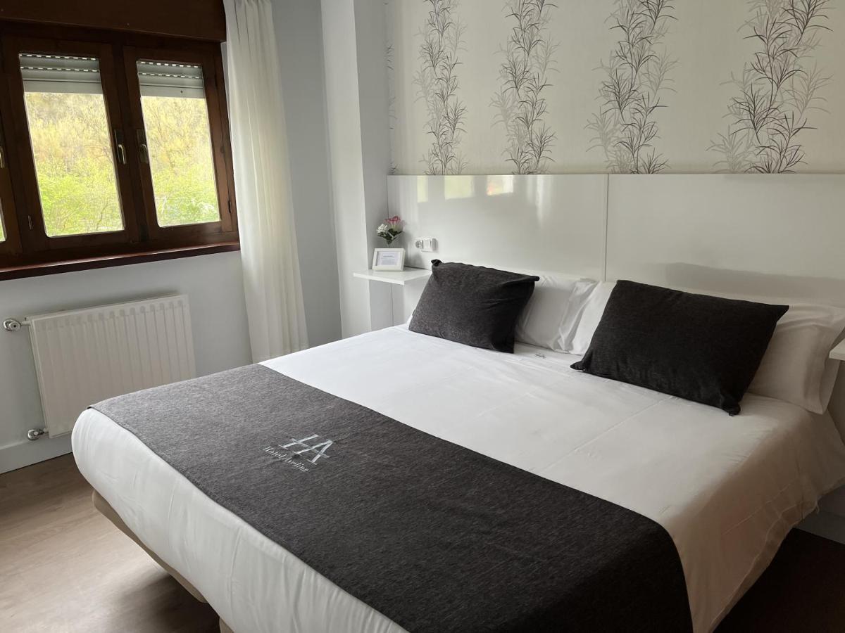 Hotel Avelina Onís Kültér fotó