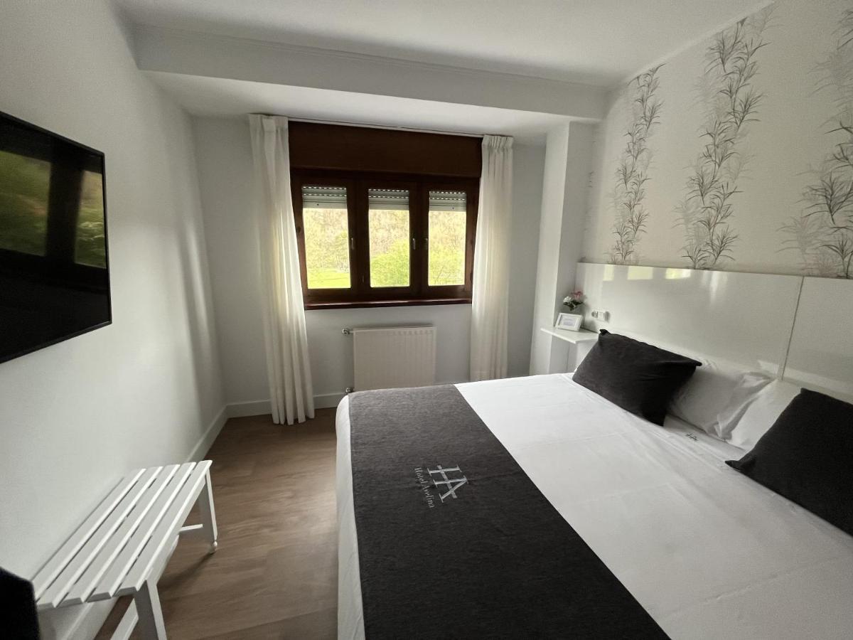 Hotel Avelina Onís Kültér fotó