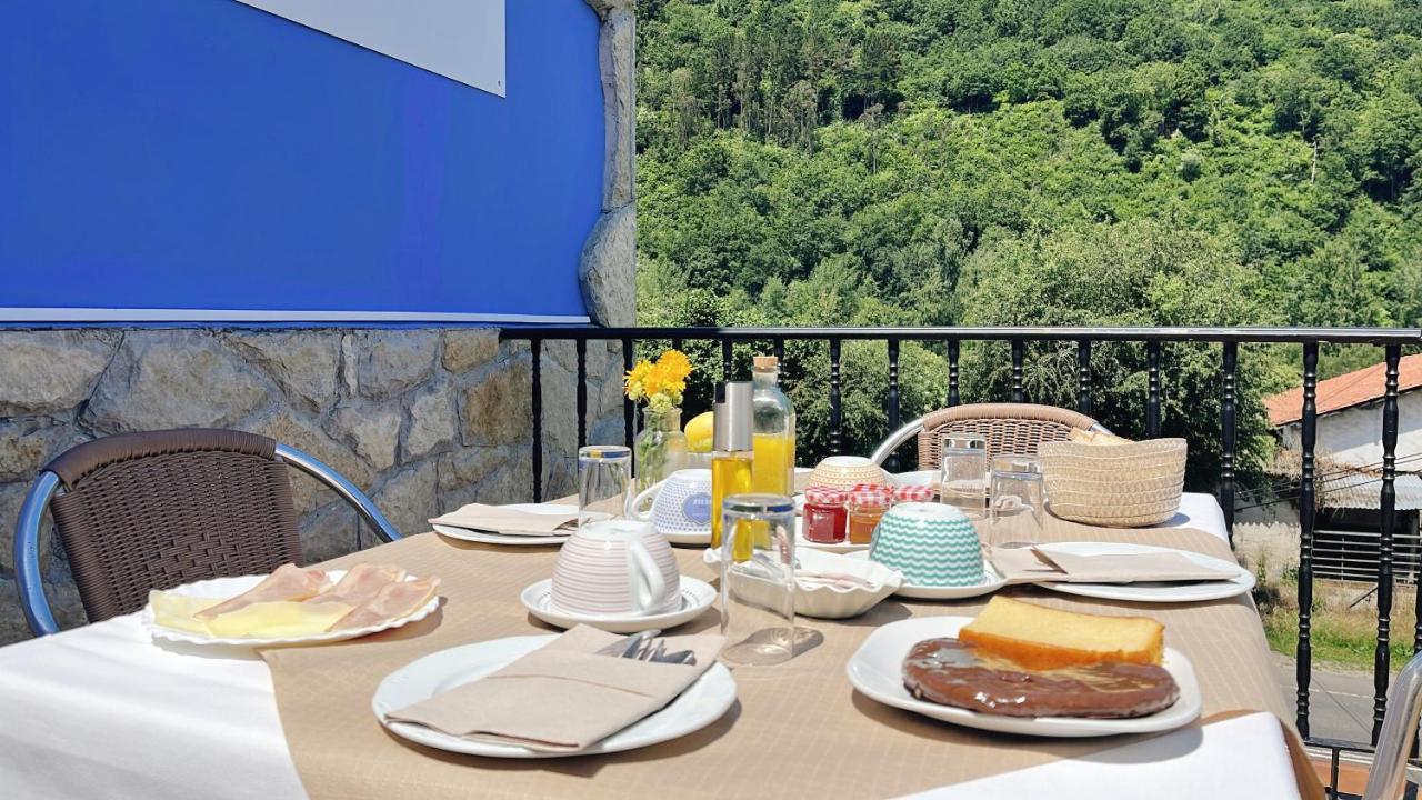 Hotel Avelina Onís Kültér fotó